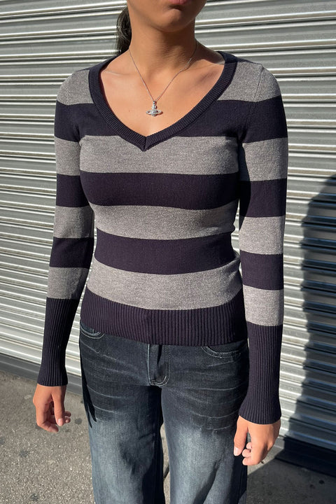 2000s Vintage Style Striped V-Neck Sweater