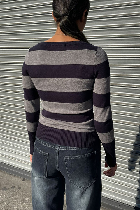 2000s Vintage Style Striped V-Neck Sweater