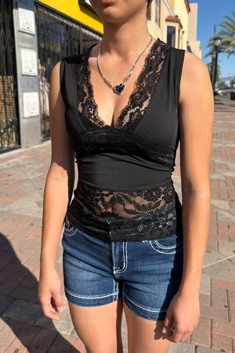 Hyperbees Tops Romantic Goth Lace Block V-Neck Sleeveless Top– HyperBees