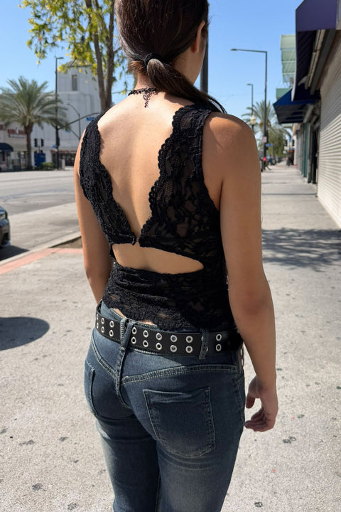 Scallop Edged Floral Lace V-Neck Sleeveless Top
