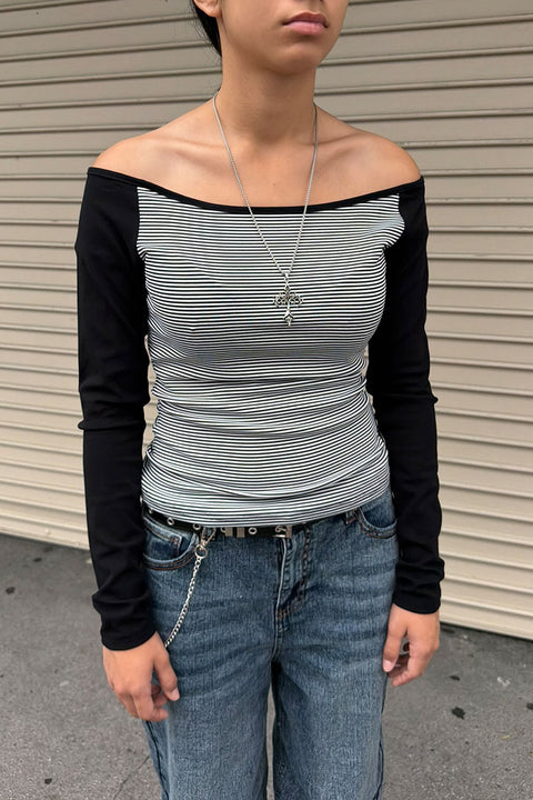 2000s Striped Off-Shoulder Long Sleeve Top