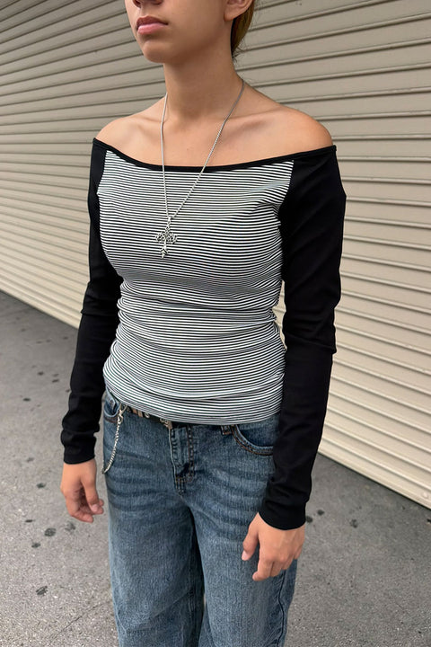 2000s Striped Off-Shoulder Long Sleeve Top